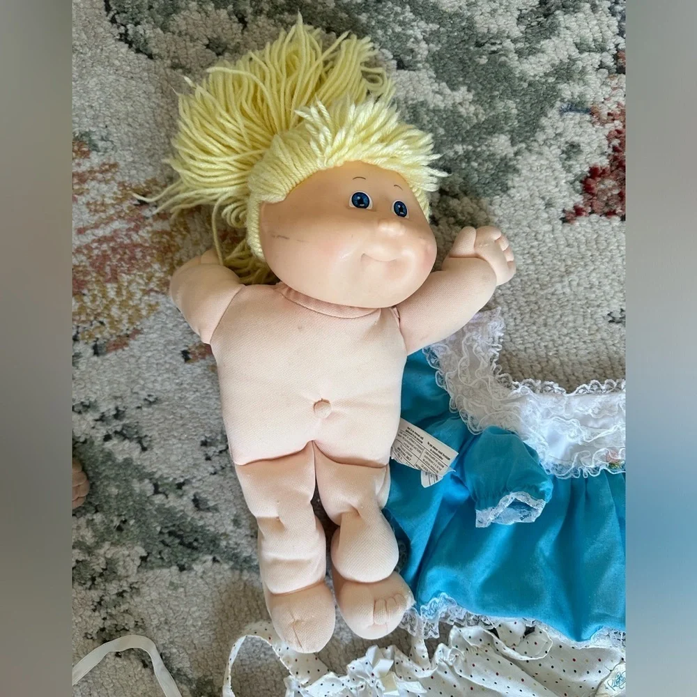 Vintage Cabbage Patch Dolls with clothing Bundle